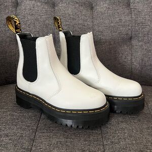 Dr. Martens 2976 Quad Chelsea Boots – White Smooth Leather – Women’s US 7 / UK 5